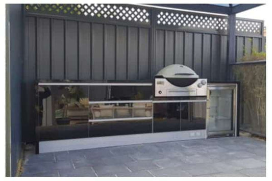 Get an outdoor kitchen to make your friends jealous this Summer!