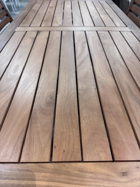 SOUTHBANK DINING TABLE