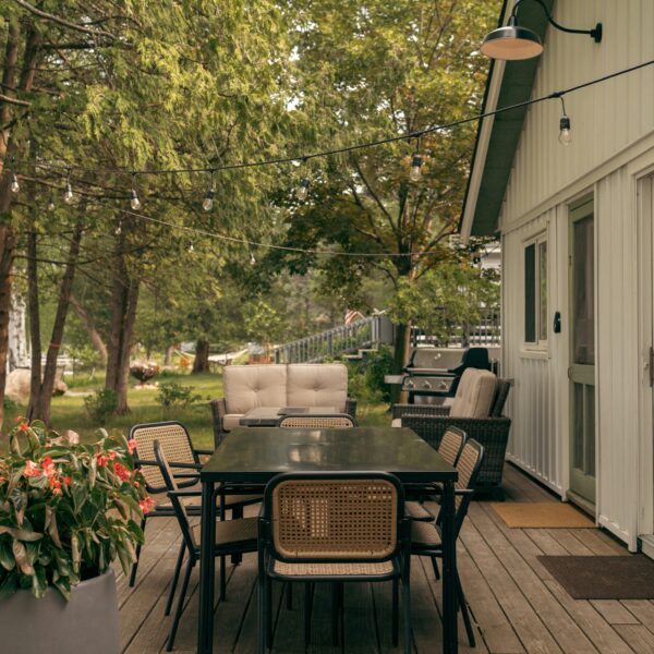 outdoor dining settings